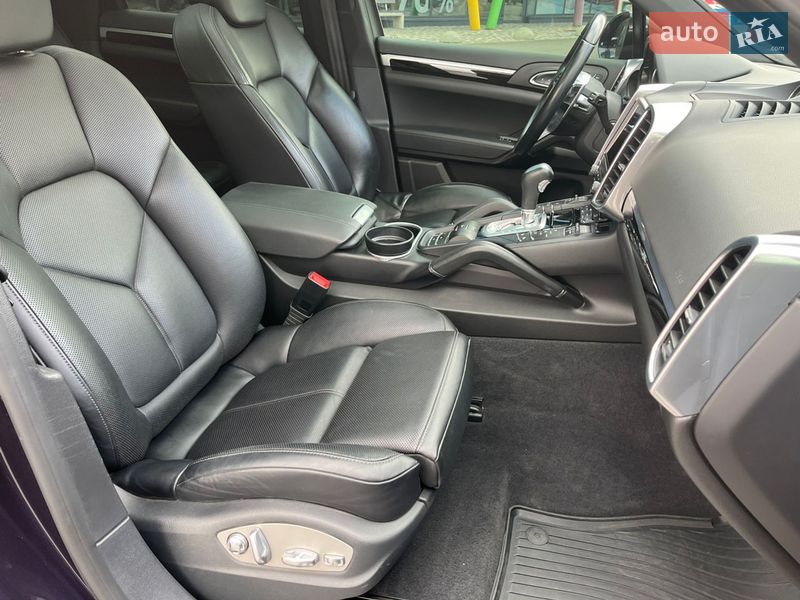 Внедорожник / Кроссовер Porsche Cayenne 2016 в Киеве