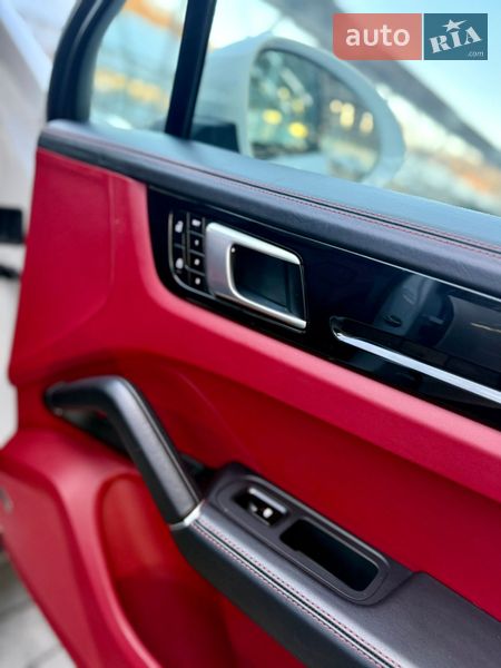 Внедорожник / Кроссовер Porsche Cayenne 2021 в Львове