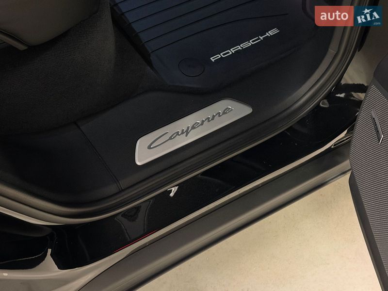 Внедорожник / Кроссовер Porsche Cayenne 2023 в Киеве
