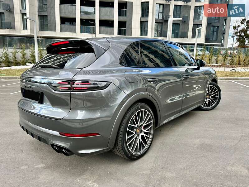 Porsche Cayenne 2021
