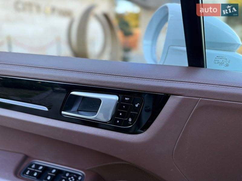 Внедорожник / Кроссовер Porsche Cayenne 2018 в Львове