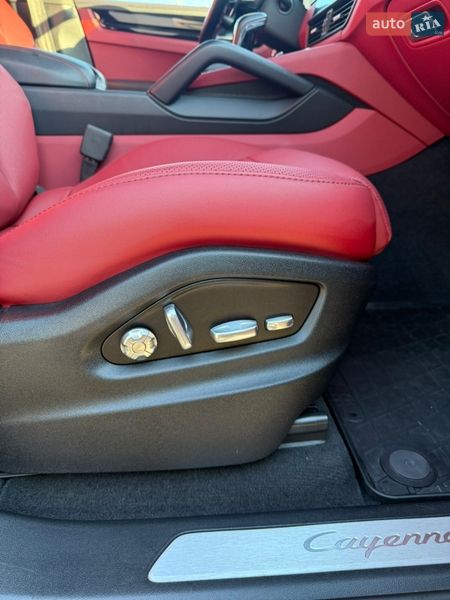 Внедорожник / Кроссовер Porsche Cayenne 2019 в Запорожье