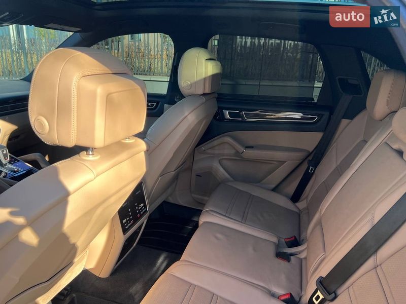 Позашляховик / Кросовер Porsche Cayenne 2019 в Києві