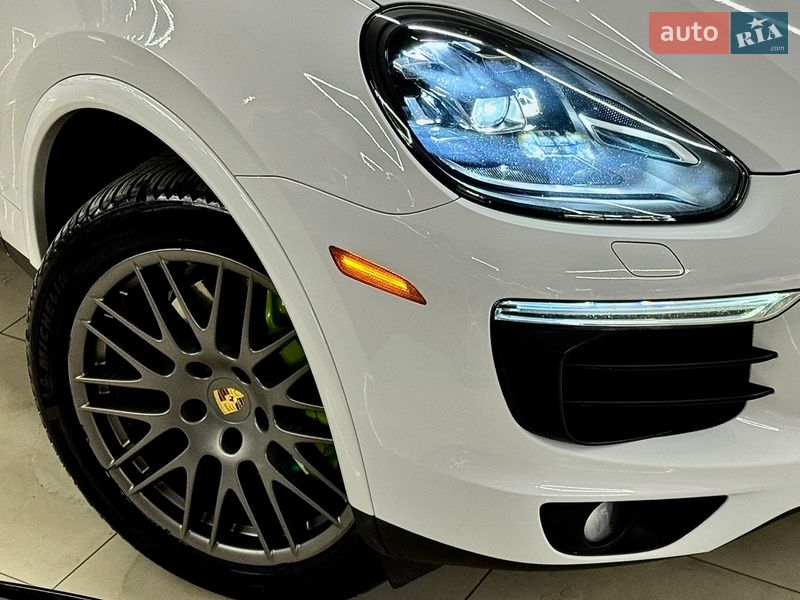 Внедорожник / Кроссовер Porsche Cayenne 2016 в Николаеве