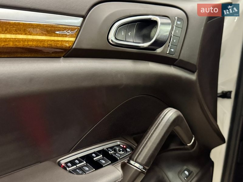 Внедорожник / Кроссовер Porsche Cayenne 2016 в Николаеве