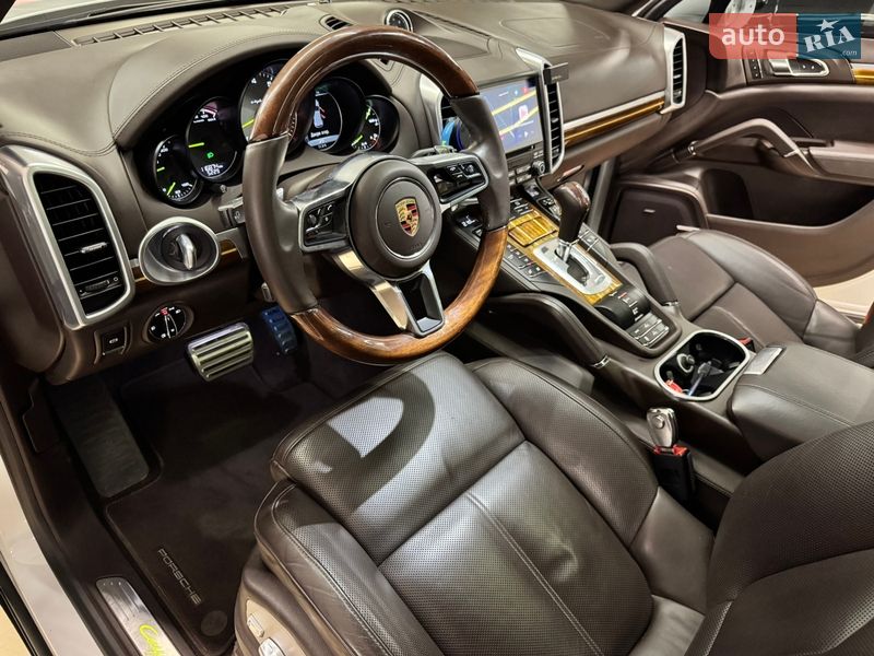 Внедорожник / Кроссовер Porsche Cayenne 2016 в Николаеве