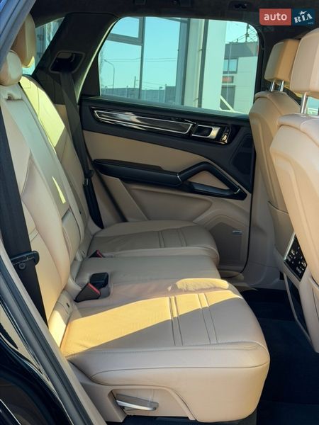 Внедорожник / Кроссовер Porsche Cayenne 2018 в Киеве