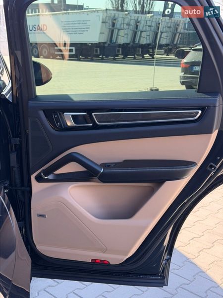 Внедорожник / Кроссовер Porsche Cayenne 2018 в Киеве