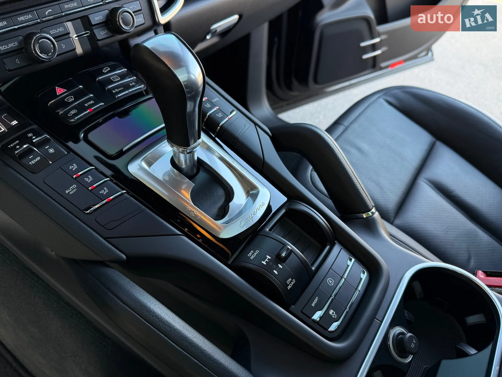 2016 Porsche Cayenne - мініатюра 24