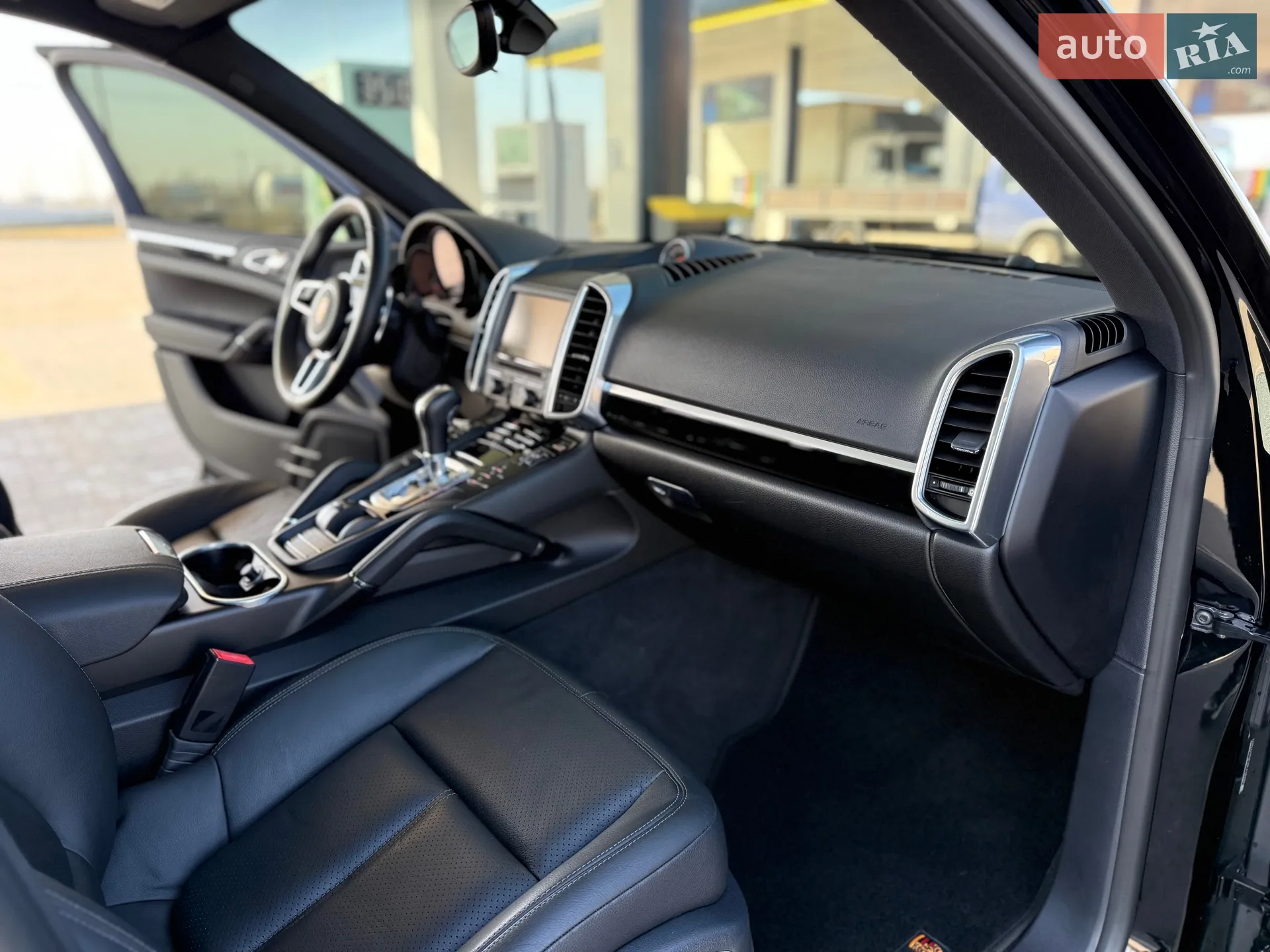 2016 Porsche Cayenne - мініатюра 31