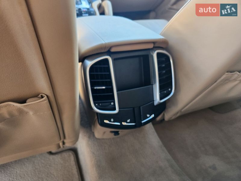 Внедорожник / Кроссовер Porsche Cayenne 2012 в Киеве