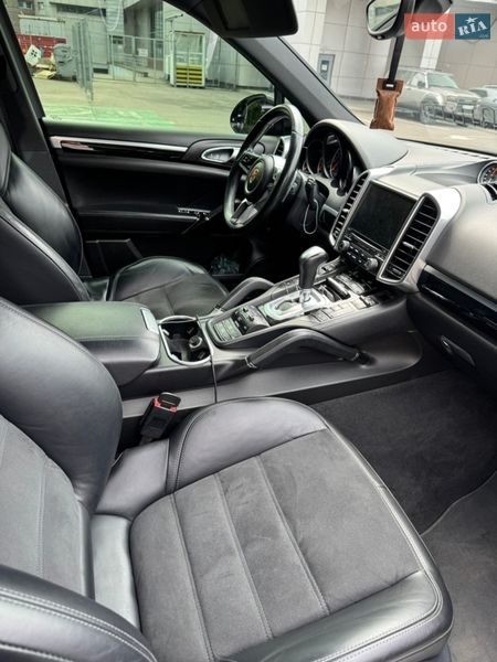 Внедорожник / Кроссовер Porsche Cayenne 2016 в Днепре