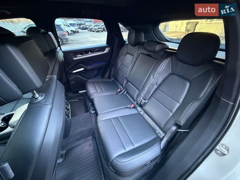 Внедорожник / Кроссовер Porsche Cayenne 2023 в Киеве
