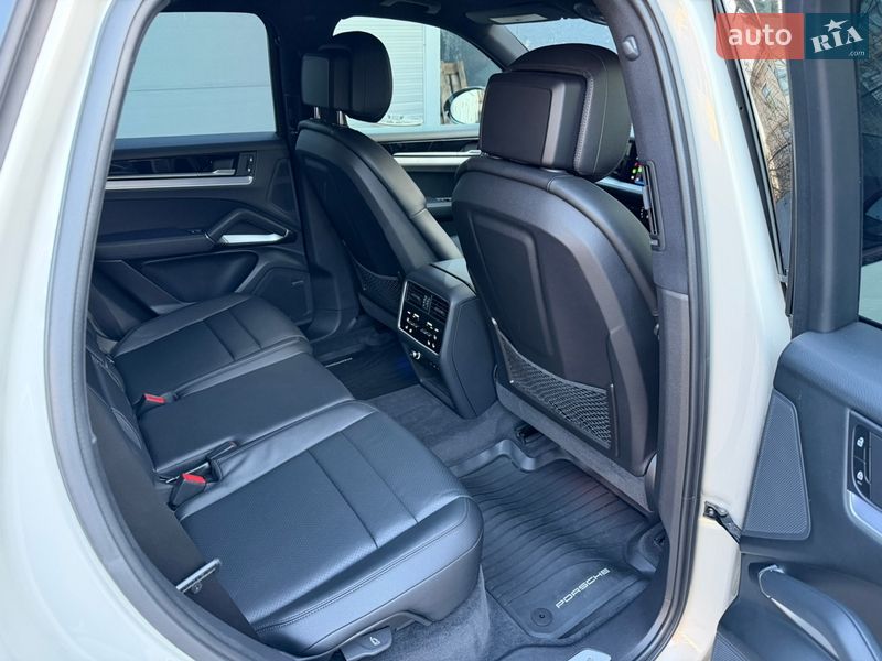 Внедорожник / Кроссовер Porsche Cayenne 2023 в Киеве