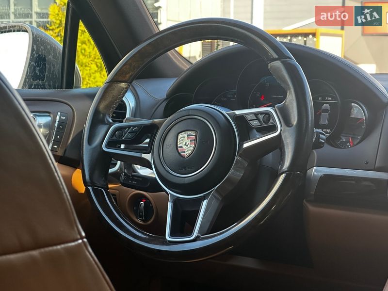 Позашляховик / Кросовер Porsche Cayenne 2016 в Львові