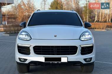 Внедорожник / Кроссовер Porsche Cayenne 2015 в Киеве