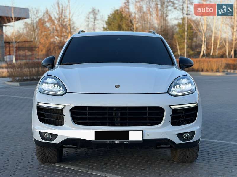 Внедорожник / Кроссовер Porsche Cayenne 2015 в Киеве