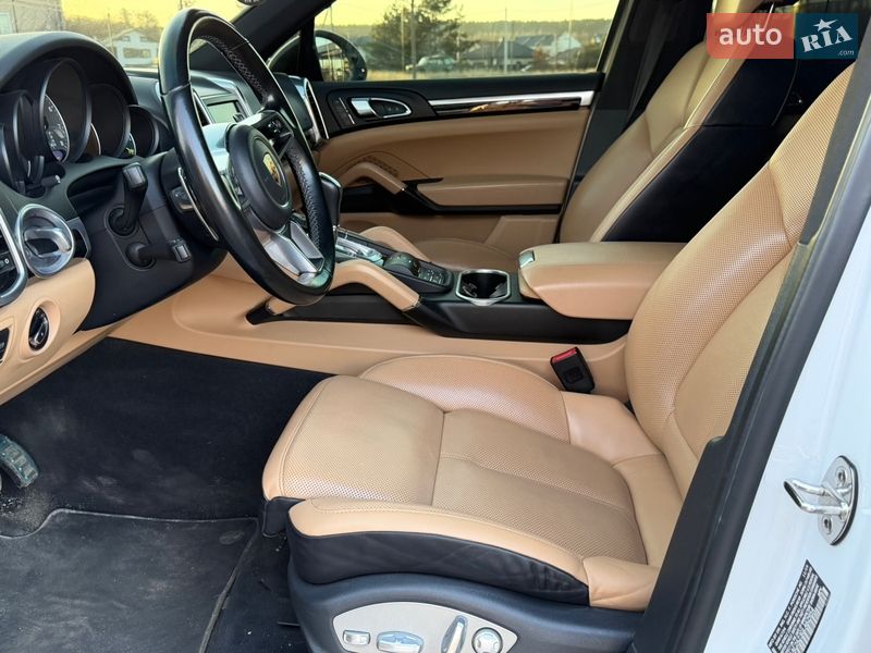 Внедорожник / Кроссовер Porsche Cayenne 2015 в Киеве