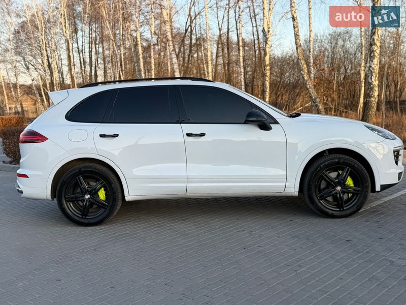 Внедорожник / Кроссовер Porsche Cayenne 2015 в Киеве