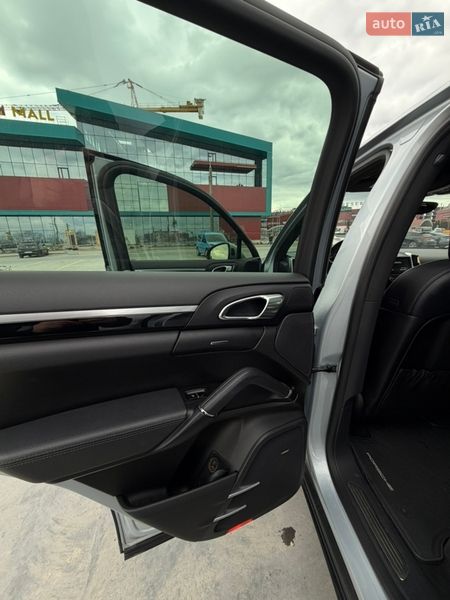 Внедорожник / Кроссовер Porsche Cayenne 2016 в Тернополе