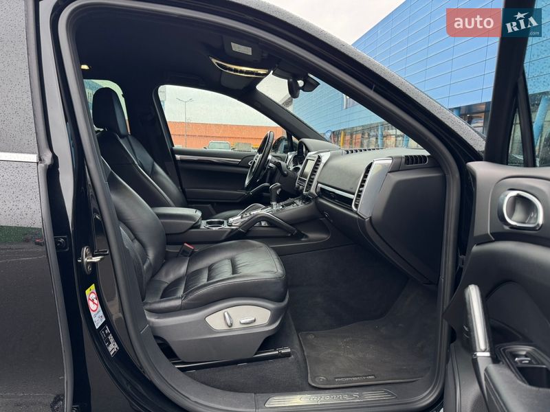 Позашляховик / Кросовер Porsche Cayenne 2016 в Києві