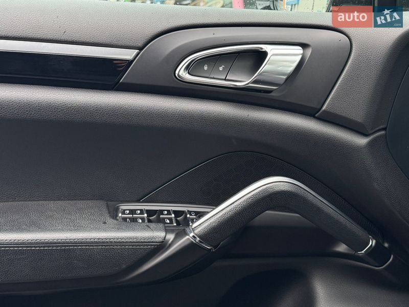 Позашляховик / Кросовер Porsche Cayenne 2016 в Києві