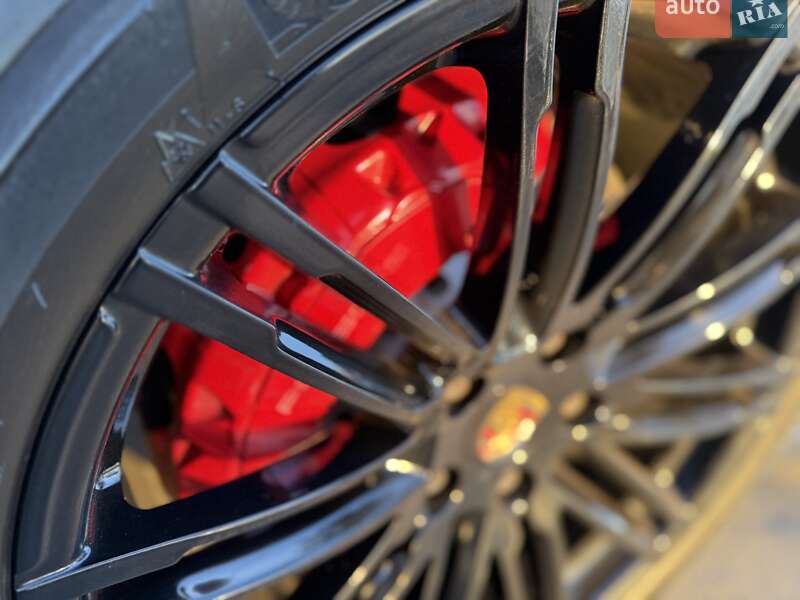 Внедорожник / Кроссовер Porsche Cayenne 2015 в Киеве