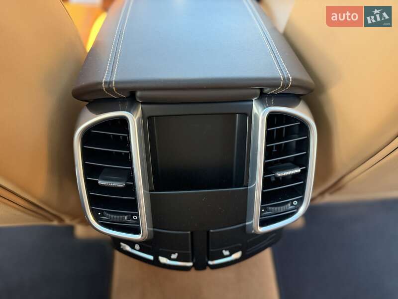 Внедорожник / Кроссовер Porsche Cayenne 2015 в Киеве