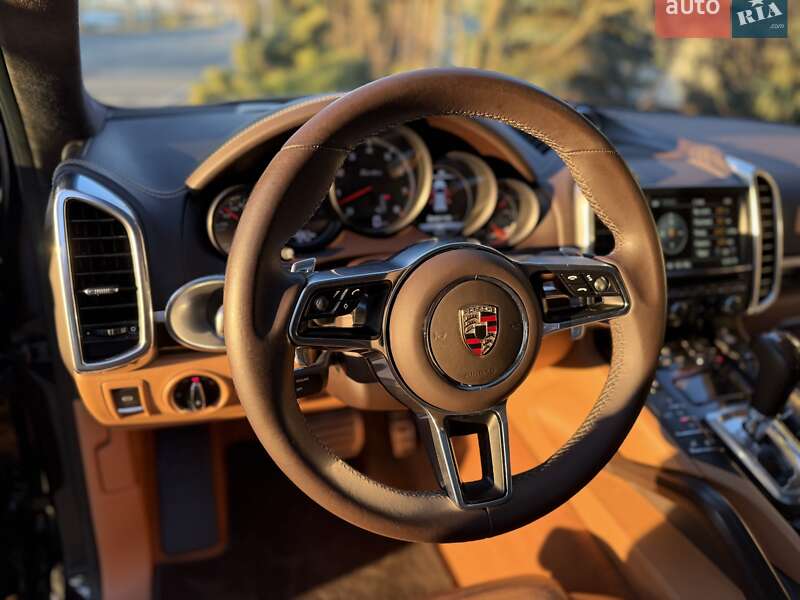 Внедорожник / Кроссовер Porsche Cayenne 2015 в Киеве
