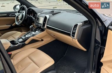 Внедорожник / Кроссовер Porsche Cayenne 2015 в Киеве