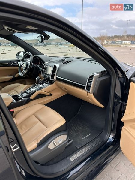 Внедорожник / Кроссовер Porsche Cayenne 2015 в Киеве