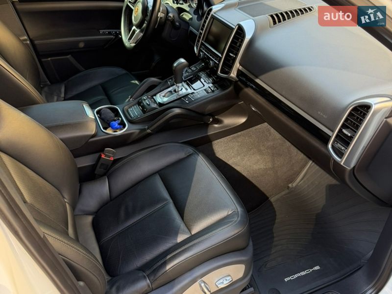 Позашляховик / Кросовер Porsche Cayenne 2016 в Софіївській Борщагівці
