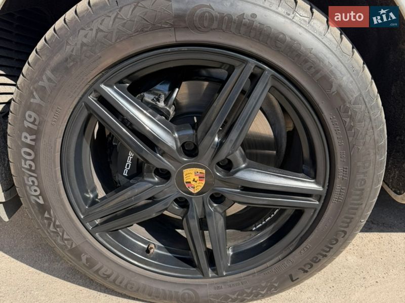 Позашляховик / Кросовер Porsche Cayenne 2016 в Софіївській Борщагівці