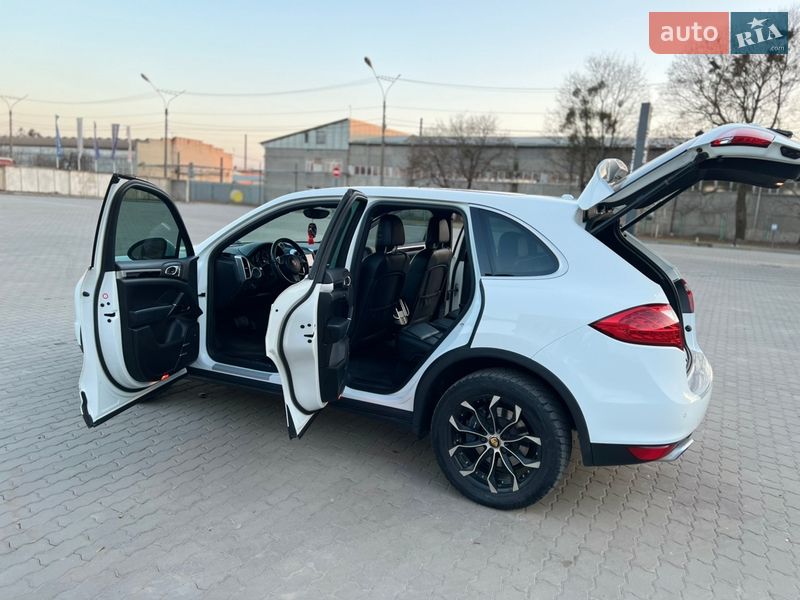 Позашляховик / Кросовер Porsche Cayenne 2014 в Нововолинську