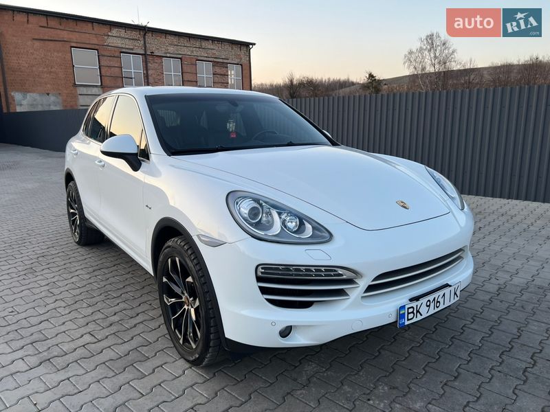 Позашляховик / Кросовер Porsche Cayenne 2014 в Нововолинську