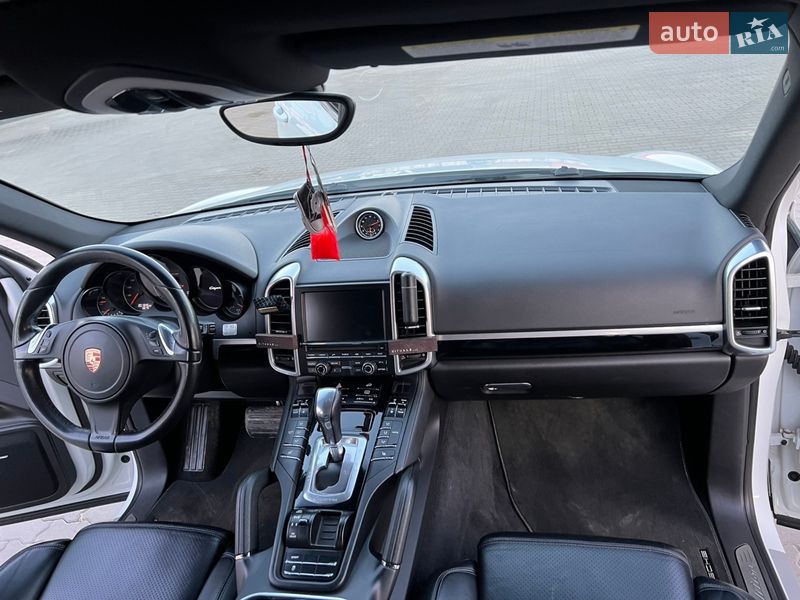Позашляховик / Кросовер Porsche Cayenne 2014 в Нововолинську