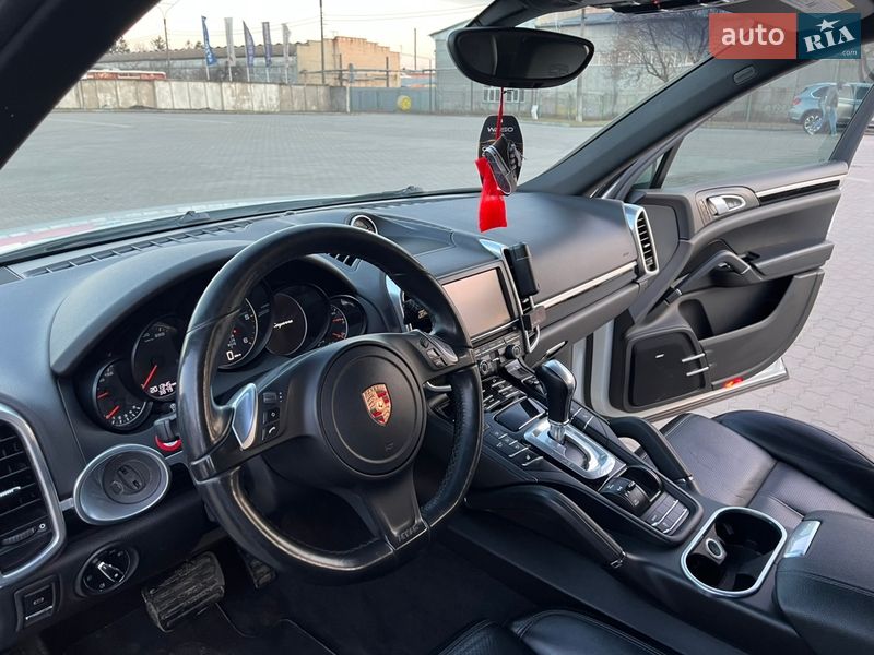 Позашляховик / Кросовер Porsche Cayenne 2014 в Нововолинську