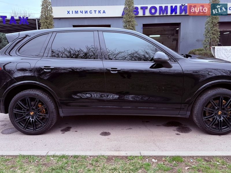 Позашляховик / Кросовер Porsche Cayenne 2016 в Дніпрі