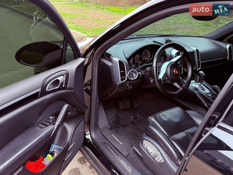 Позашляховик / Кросовер Porsche Cayenne 2016 в Дніпрі