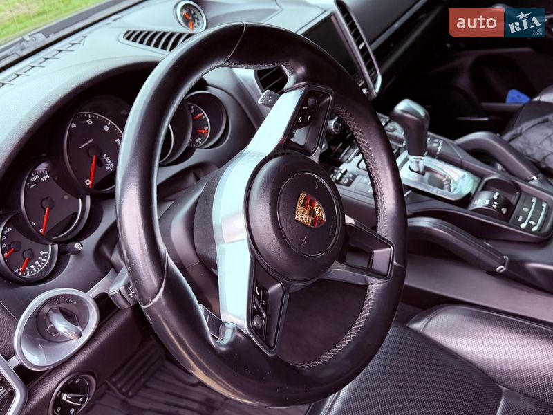 Позашляховик / Кросовер Porsche Cayenne 2016 в Дніпрі