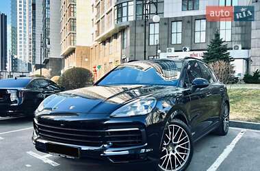 Внедорожник / Кроссовер Porsche Cayenne 2021 в Киеве