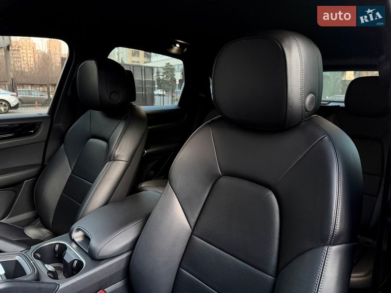 Внедорожник / Кроссовер Porsche Cayenne 2018 в Киеве