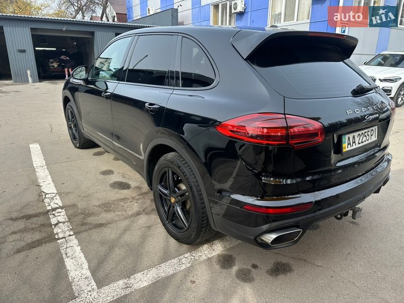 Внедорожник / Кроссовер Porsche Cayenne 2015 в Киеве