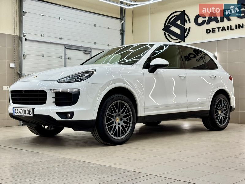 Внедорожник / Кроссовер Porsche Cayenne 2016 в Киеве