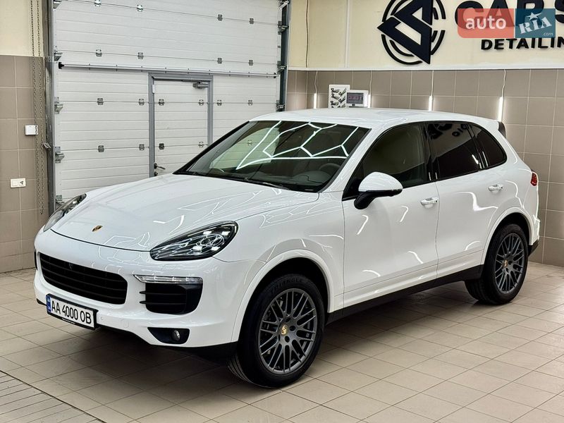 Внедорожник / Кроссовер Porsche Cayenne 2016 в Киеве
