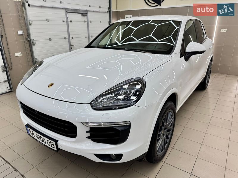 Внедорожник / Кроссовер Porsche Cayenne 2016 в Киеве