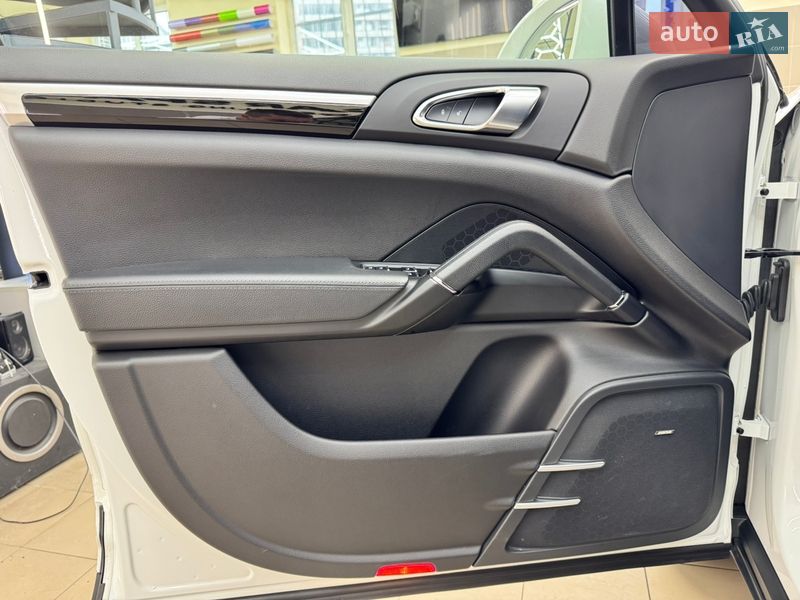 Внедорожник / Кроссовер Porsche Cayenne 2016 в Киеве