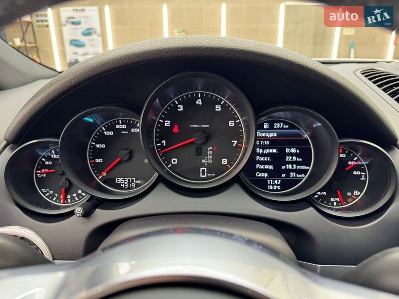 Внедорожник / Кроссовер Porsche Cayenne 2016 в Киеве