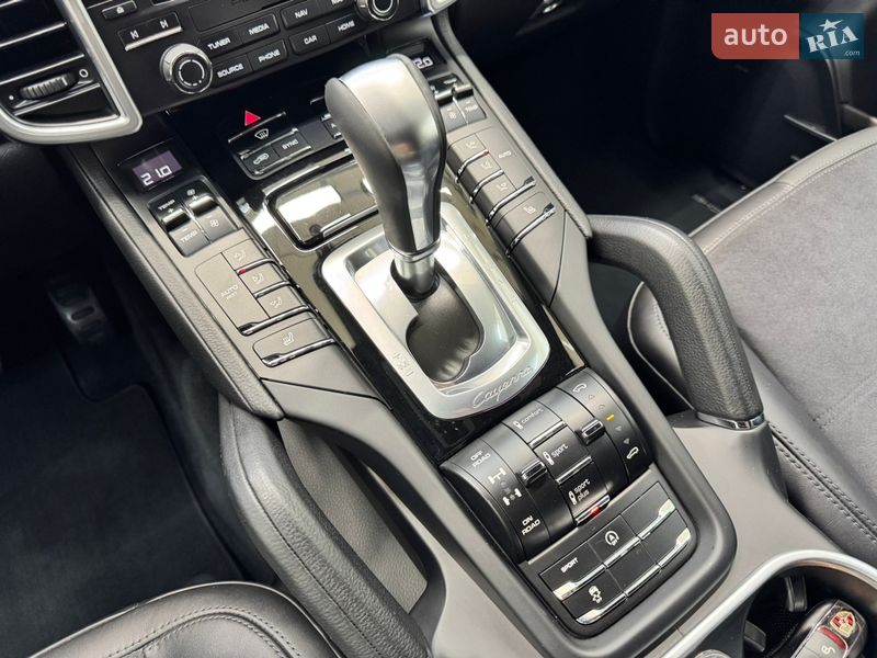Внедорожник / Кроссовер Porsche Cayenne 2016 в Киеве