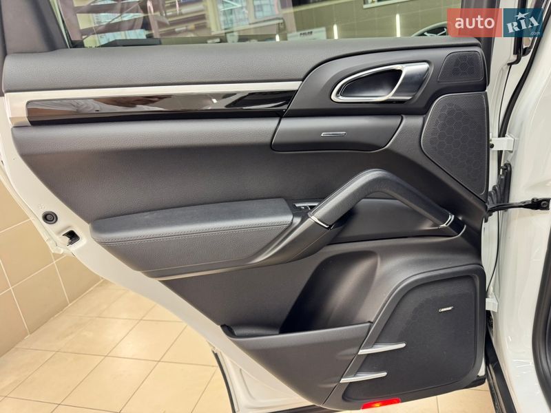 Внедорожник / Кроссовер Porsche Cayenne 2016 в Киеве